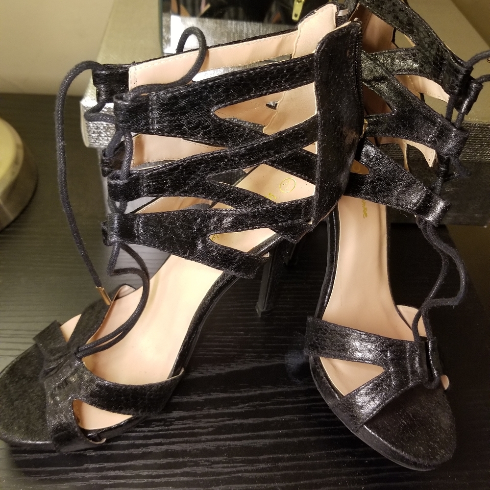 High heels - Picture 2 of 2